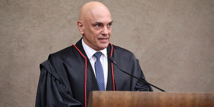Aplaudido de pé, Moraes afirma que sistema eleitoral brasileiro é "orgulho nacional"